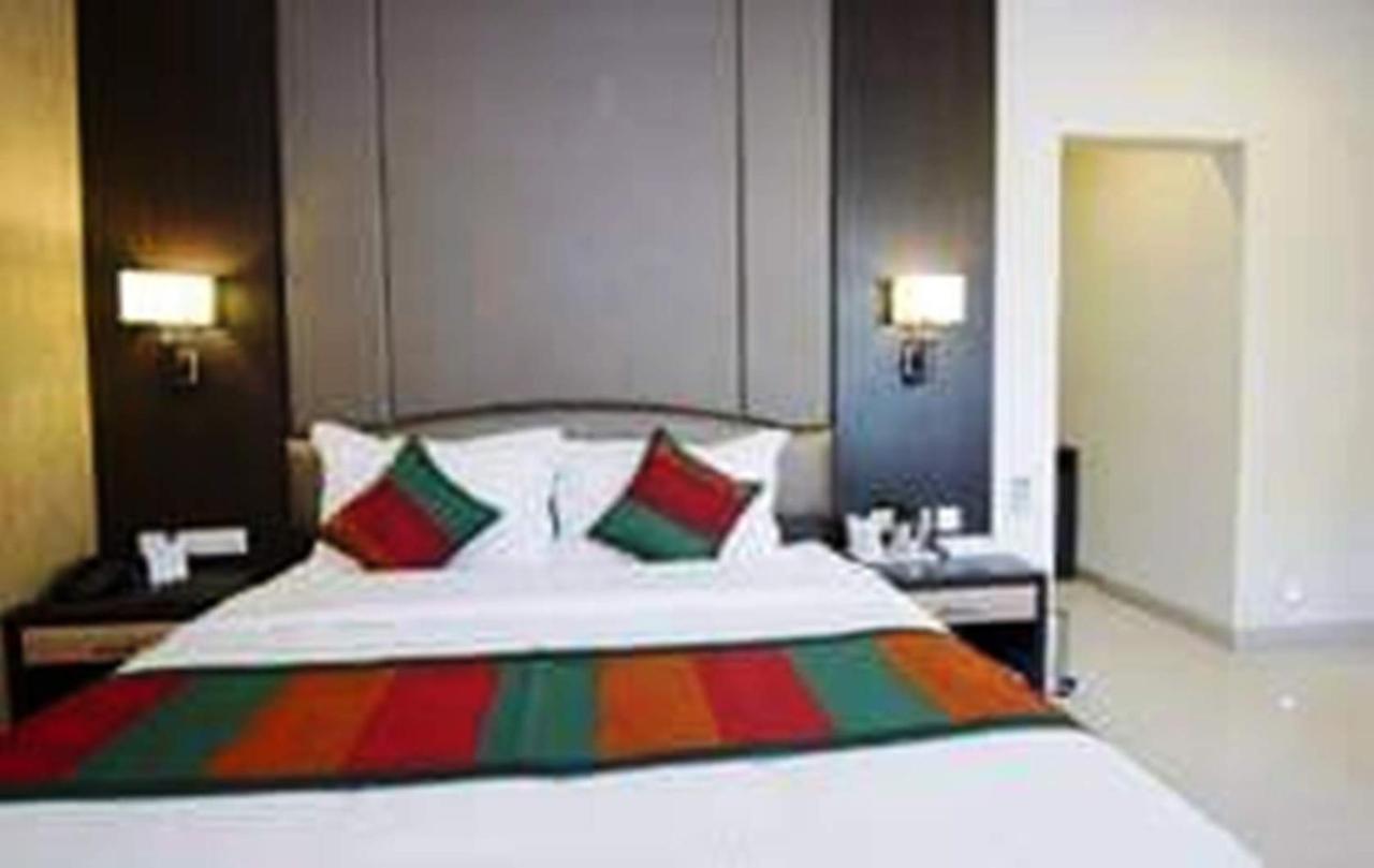Hotel Siddharth Palace Dźajpur Zewnętrze zdjęcie